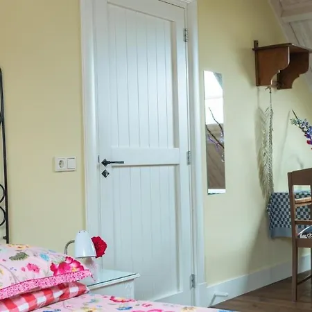 Bed & Breakfast De Ouw Skuur 4*